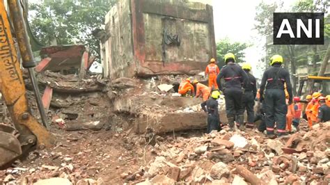 Mumbai 12 People Rescued One Dead In Kurla Building Collapse