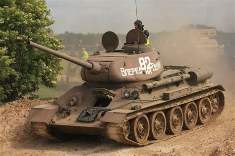 Обои для телефона т-34-85 советский средний танк