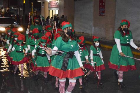 Disfrutan Fresnillenses Del Tradicional Desfile Navide O La Voz De