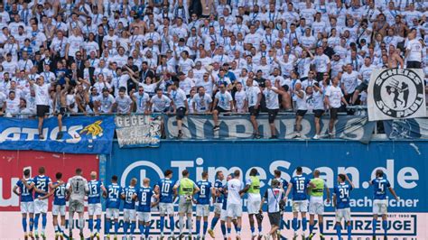 Hansa Rostock Dfb Nimmt Wegen Diskriminierender Banner Ermittlungen