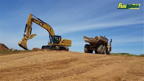 Cat 336 Excavator Loading Stone Into Dump Truck Cat 730 C Youtube