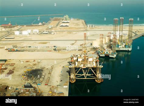 Uae Oil Platform Hi Res Stock Photography And Images Alamy