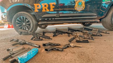 Transportando Arsenal Prf Apreende Fuzis E Diversas Armas Em Ve Culo