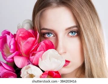142 Ombre Blonde Woman Flowers Images Stock Photos 3D Objects Vectors Shutterstock