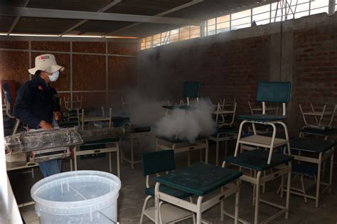 Gore Piura fumiga colegios del Medio Piura para prevención del dengue