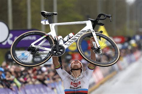 Mathieu Van Der Poel Eguaglia Fiorenzo Magni E Aggancia Le Leggende Del