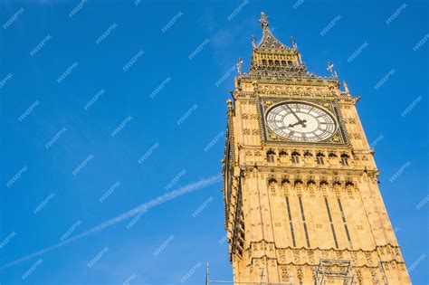 Premium Photo Big Ben Great Bell Of The Clock At The North End Of The