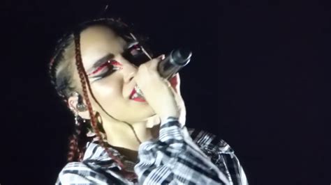 Fka Twigs Cellophane Hd Live At Koninklijk Theater Carré Amsterdam 3 December 2019 Youtube