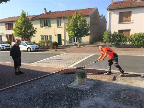 Photos Réfection en enrobé des trottoirs endommagés à Villey Saint Etienne