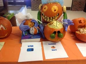 Blue 8 takes top prize in pumpkin carving contest | UMKC School of Medicine