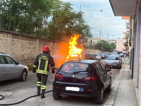 Auto Alimentata A Gas In Fiamme Nel Centro Di Fasano Tempestivo