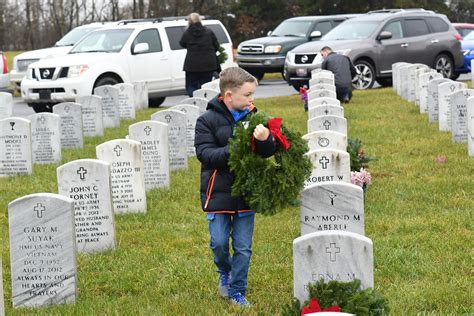 Wreaths Across America Volunteers Lay Wreaths At Kentucky Veterans