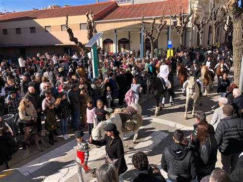 Olesa Rep Les Festes De Sant Antoni Omplint Els Carrers Durant Tot El