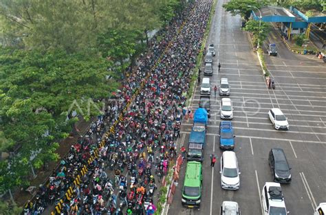 Pemudik Bersepeda Motor Di Pelabuhan Merak Antara Foto