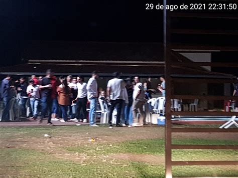 Festa pessoas sem máscaras é interrompida após prefeitura de