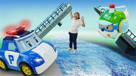 Игрушки робокары Дени и Мини играют в спасателей! Робокар Поли и его ...