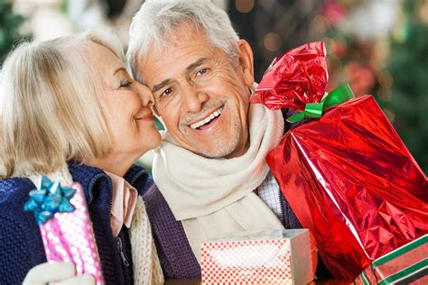 Что можно подарить мужчине на 60 лет — варианты недорогих и ...