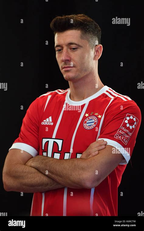 Robert Lewandowski Foto Hi Res Stock Photography And Images Alamy