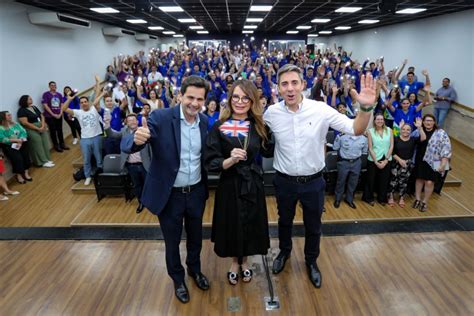 Midianews Primeira Dama De Mt Motiva Estudantes Que Embarcam Para