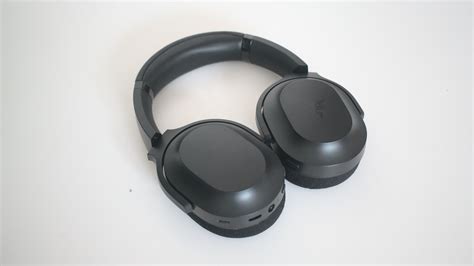 Razer Barracuda review: Take this sleek gaming headset with you ...