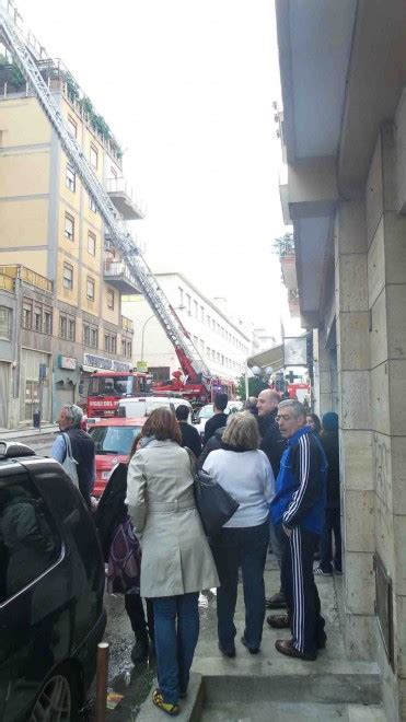 Incendio In Via Maggiore Toselli Sgomberato Palazzo La Repubblica