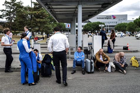 Novos alertas de bomba em França em 18 aeroportos 10 foram evacuados