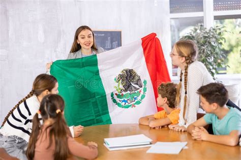 Female Teacher Conducting Extracurricular Lesson In The School Class