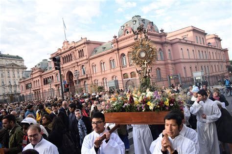 Corpus Christi Celebr La Iglesia En Buenos Aires Y Despidi A Su Arzobispo