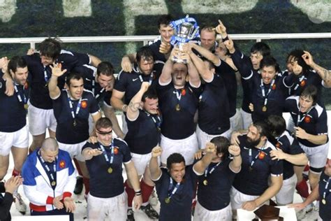 Photo Les Joueurs Du Xv De France Victorieux Dans Le Tournoi Des VI