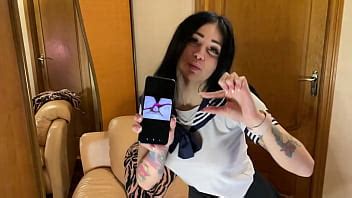 Chica rusa riéndose de la foto del pene pequeño recibida XVIDEOS