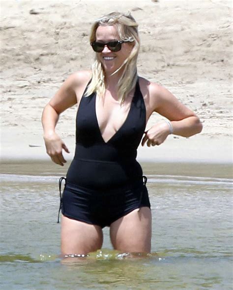 Reese Witherspoon Shows Her Breasts And Ass On The Beach The Stars Gossips