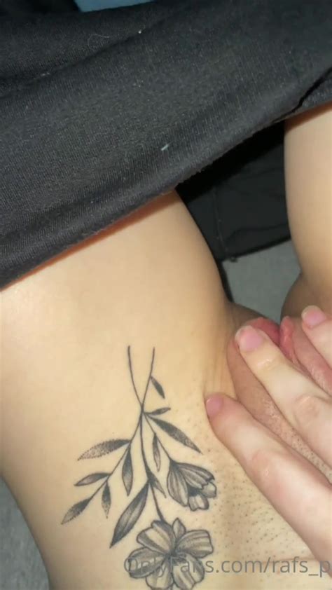 Beautiful Brunette Full Of Horniness Putting Her Fingers Inside Her Pussy Cnn Amador