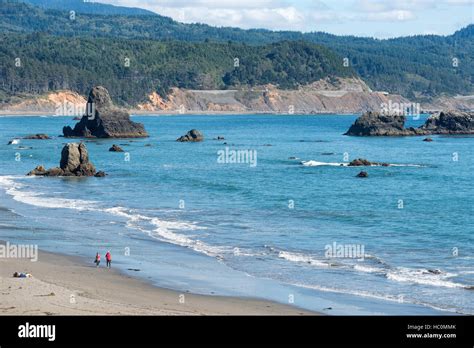 Couple walking on the beach in Port Orford, Oregon Stock Photo - Alamy