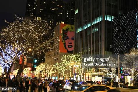 76 Magnificent Mile Christmas Stock Photos, High-Res Pictures, and ...