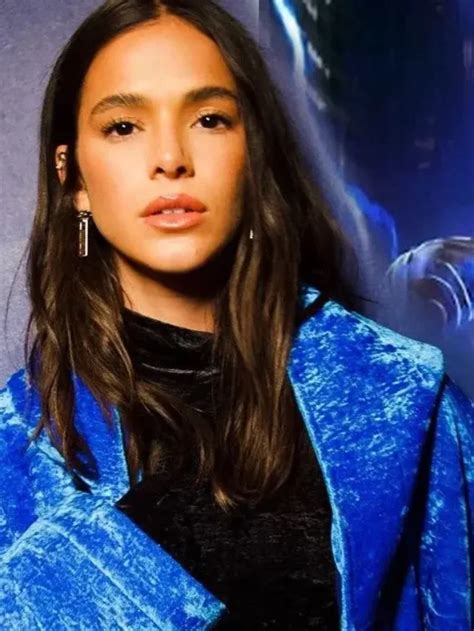 Pôster de Besouro Azul é dedicado a Bruna Marquezine N10