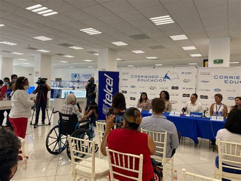 Fundaci N Telmex Telcel Entrega Becas A Trav S De Su Programa