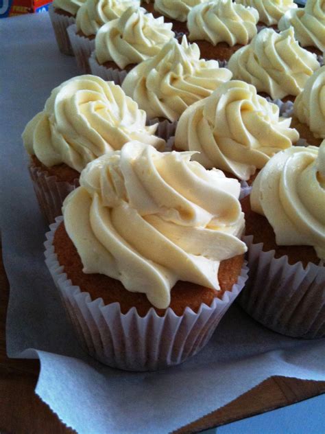 Mama Bea: Vanilla Buttercream Cupcakes