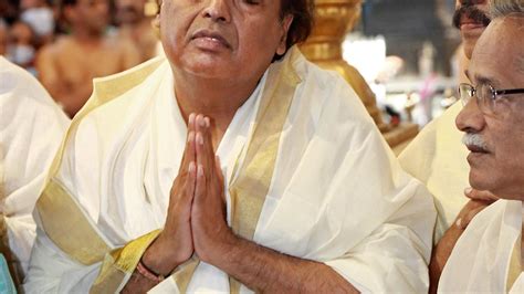 Mukesh Ambani Offers Prayers At Guruvayur Temple The Hindu