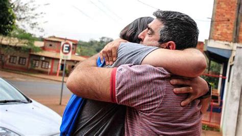 Otorgaron la adopción de dos hermanos a un matrimonio gay Infobae