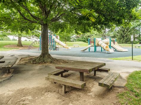 Strawberry Knoll Local Park - Montgomery Parks