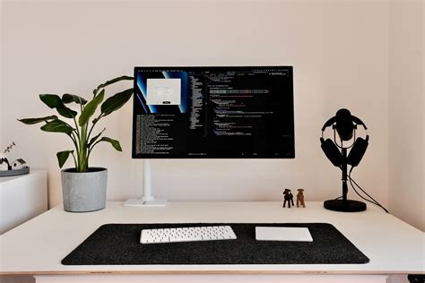 Developers M Macbook Pro Rig Is All There In Black And White Setups