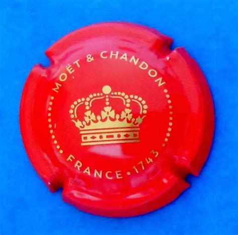 Capsule De Champagne Moet Chandon Na A Rouge Et Or Couronne Eur