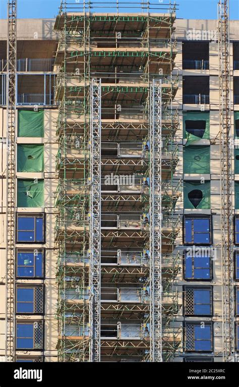 Tall Scaffolding Hi Res Stock Photography And Images Alamy