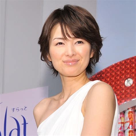 吉瀬美智子、親指を立て「コレがこっちに」と元カレに尽くしまくった内容がやばすぎ「最高の女だ」「モテただろうに」 Hachibachi