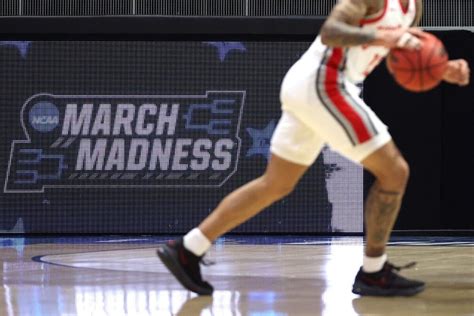 March Madness: College basketball teams battle for the No. 1 seed