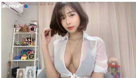 Tuyển Tập Thả Rông Lộ Clip Nóng 18 Của Các Nữ Streamer