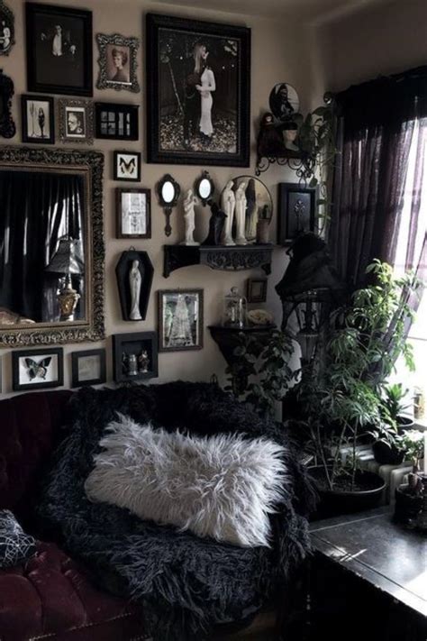 30 Gothic Bedroom Decor Ideas For A Dark And Dramatic Bedroom