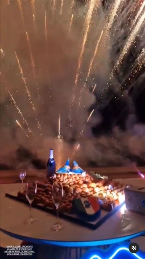 VIDEO SHOW NM Fuochi Dartificio Spettacolari Alla Festa Del Napoli