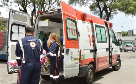 Samu atende vítimas de colisão entre carro e moto TribunaHoje