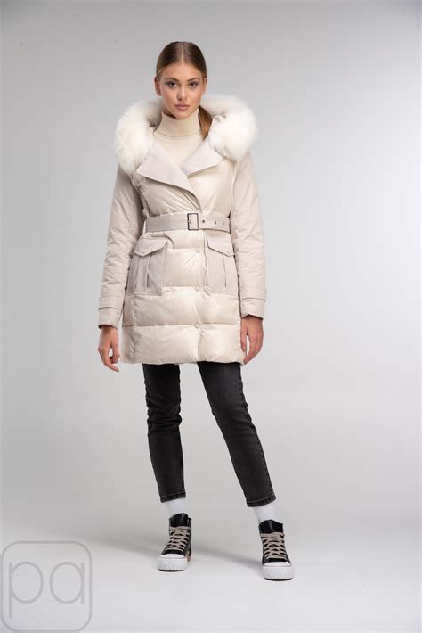 ПУХОВИК приталений BTN BUTTON молочний — Paletot